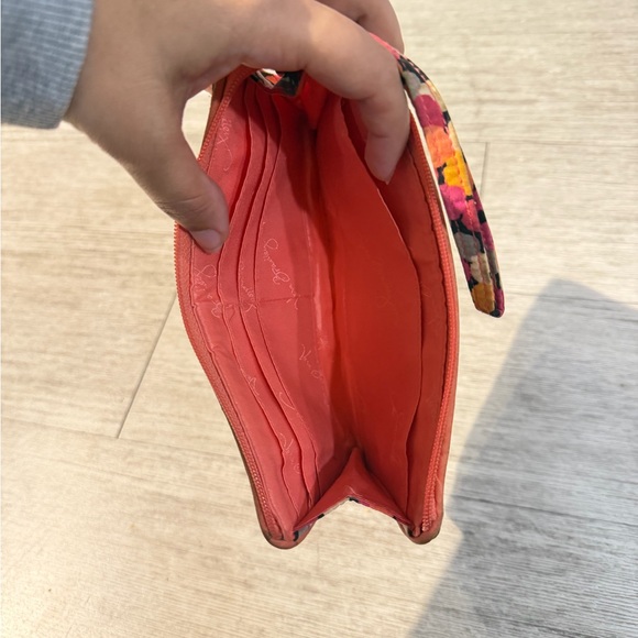 Vera Bradley wristlet - Picture 3 of 3